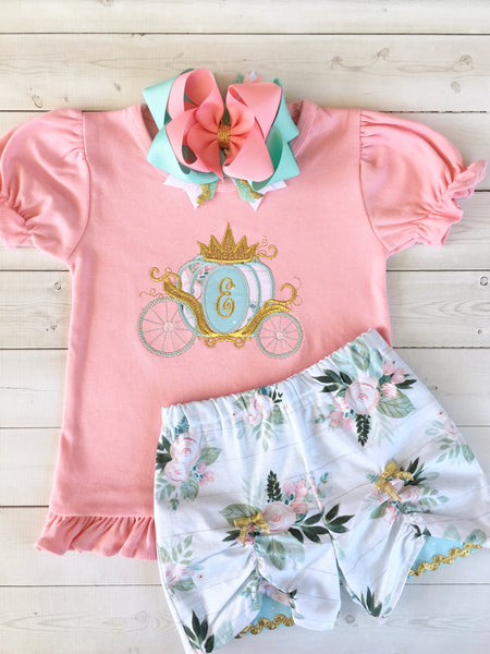 Gorgeous princess outfit for girls, toddlers and babies. Detailed carriage topped with glitter crown and custom first initial in center. Fl peek a boo shorts are perfection!