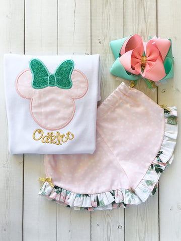Gorgeous Disney outfit for girls, toddlers and babies. Minnie-like silhouette done in pretty pink flower petals and aqua glitter bow. Matching petals and floral ruffled shorts are perfection!
