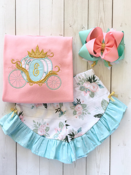 Gorgeous princess outfit for girls, toddlers and babies. Princess carriage topped with glitter crown customized with first initial. Floral ruffled shorts are perfection!