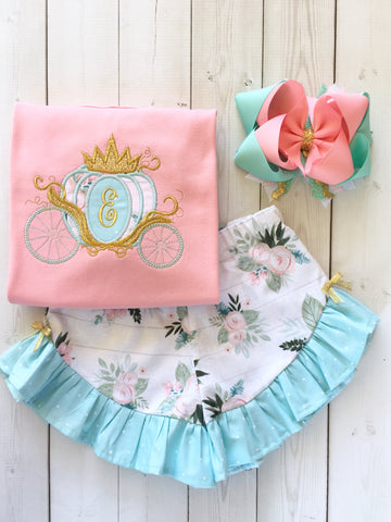 Gorgeous princess outfit for girls, toddlers and babies. Princess carriage topped with glitter crown customized with first initial. Floral ruffled shorts are perfection!