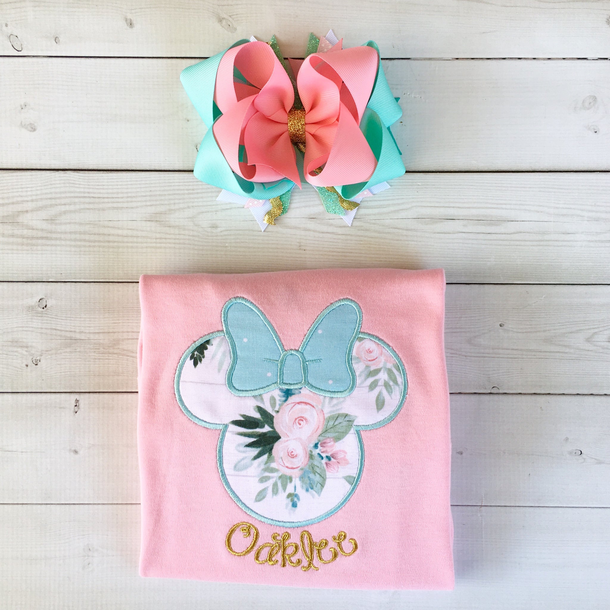 Gorgeous Disney shirts for girls, toddlers and babies. Minnie-like silhouette done in pretty floral fabric and aqua dot bow. Perfect family shirt design!