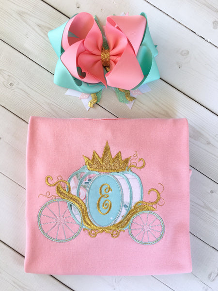 Gorgeous princess shirt for girls, toddlers and babies. Cinderella -inspired carriage topped with glitter crown, custom with first initial in the center. Matching hair bow.